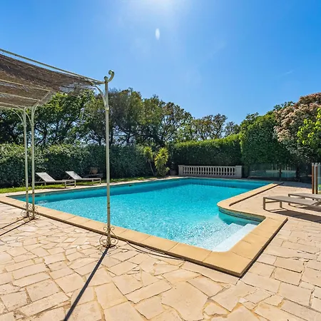 Le Clos Du Pierredon By Interhome